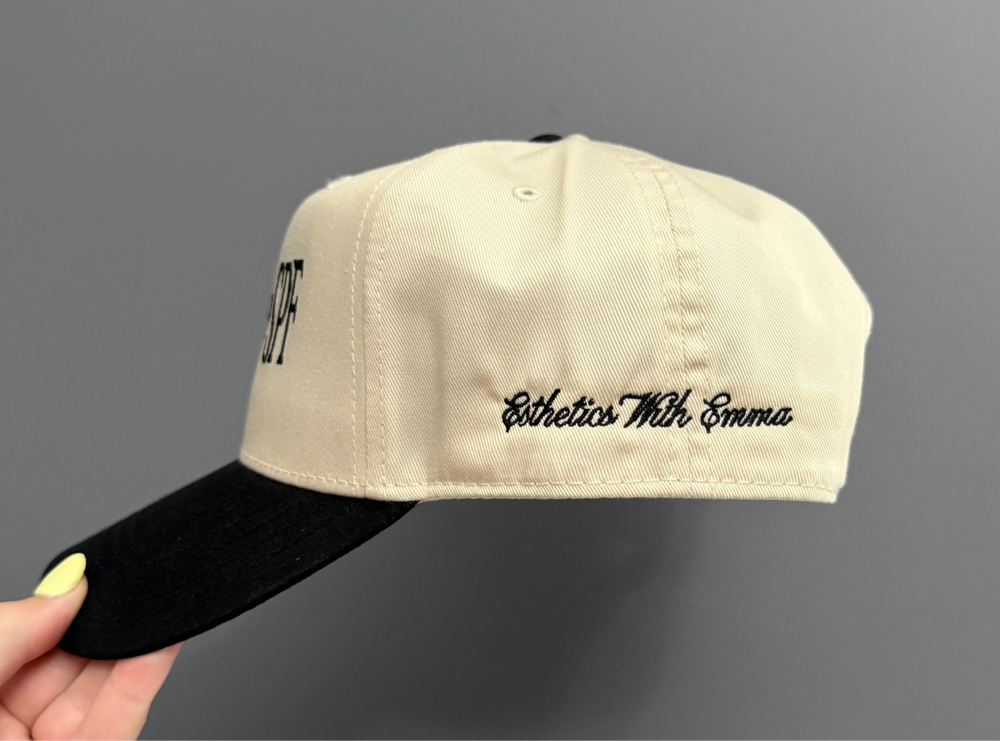 Lip gloss + SPF Hat